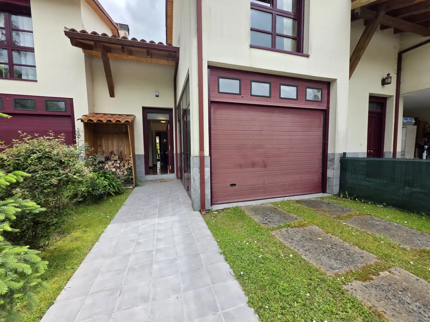 Außenansicht von Haus oder Chalet zum Verkauf in Sariego mit Heizung, Parkett und Terrasse