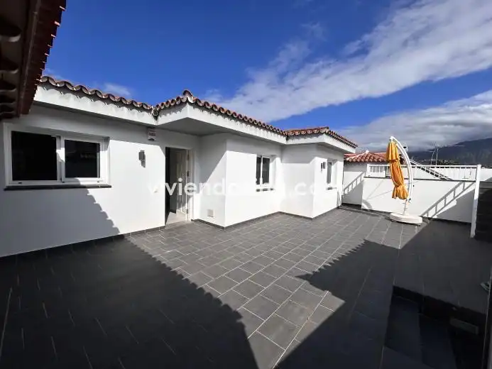 Vista exterior de Casa o xalet en venda en Los Realejos amb Terrassa i Traster