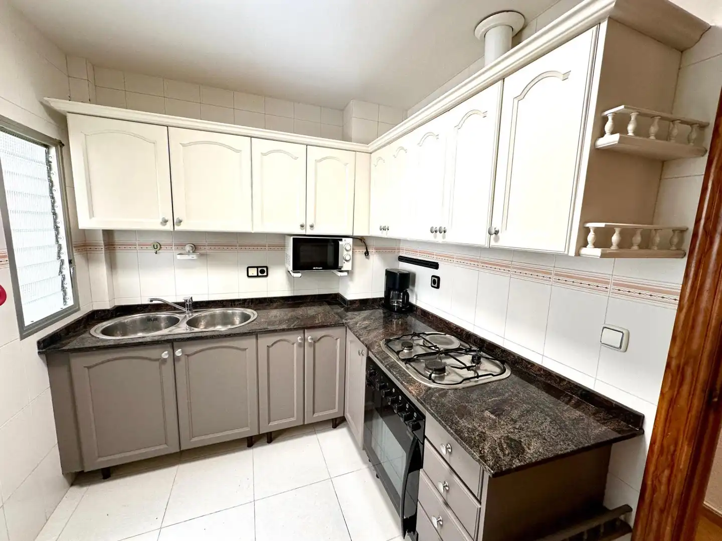 Cocina de Apartamento en venta en Alicante / Alacant con Aire acondicionado, Calefacción y Balcón