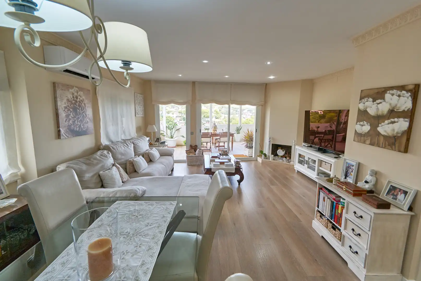 Living room of Houses for sale in Castelldefels  with Air Conditioner, Heating and Private garden