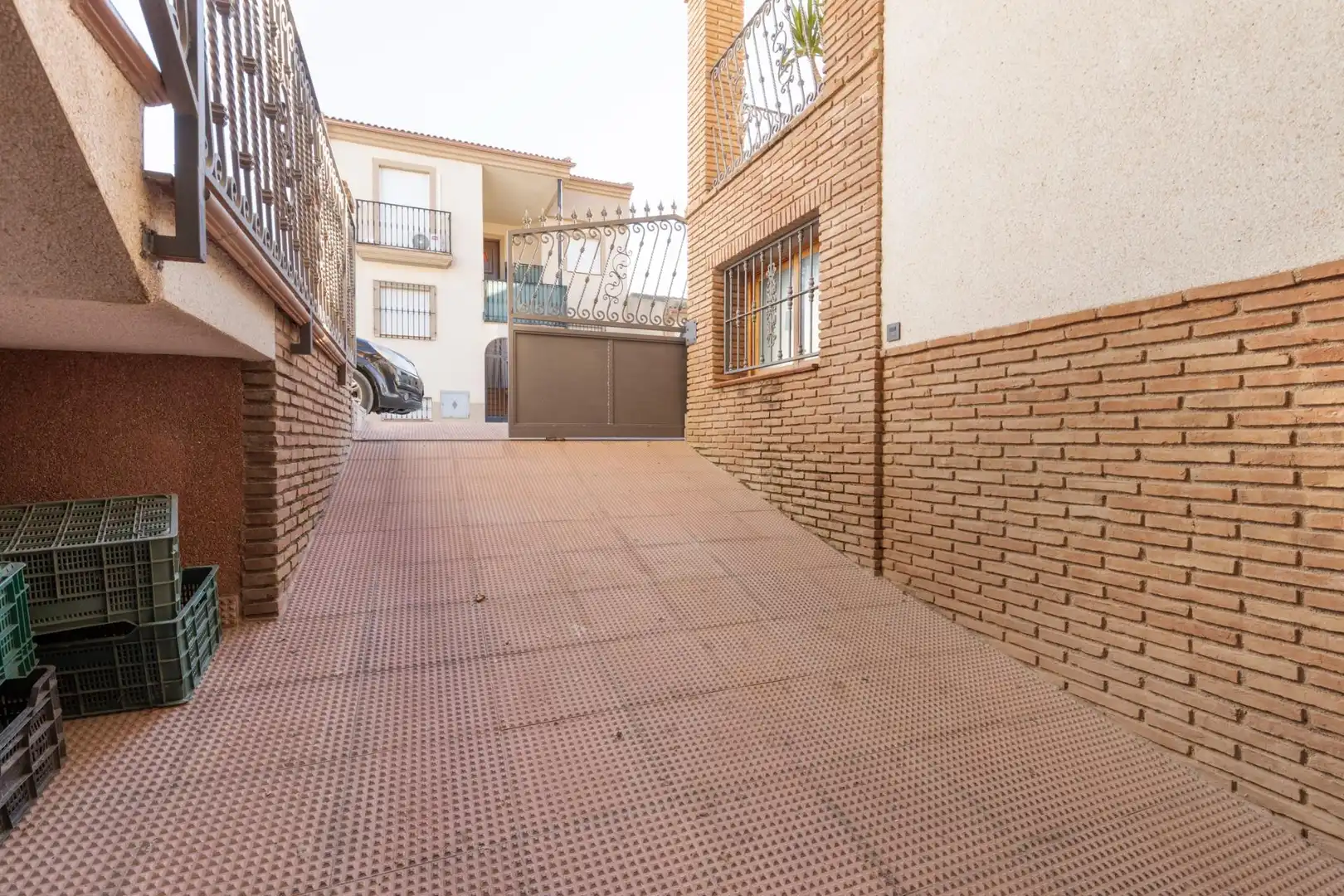 Außenansicht von Wohnung zum Verkauf in Íllora mit Privatgarten, Terrasse und Balkon