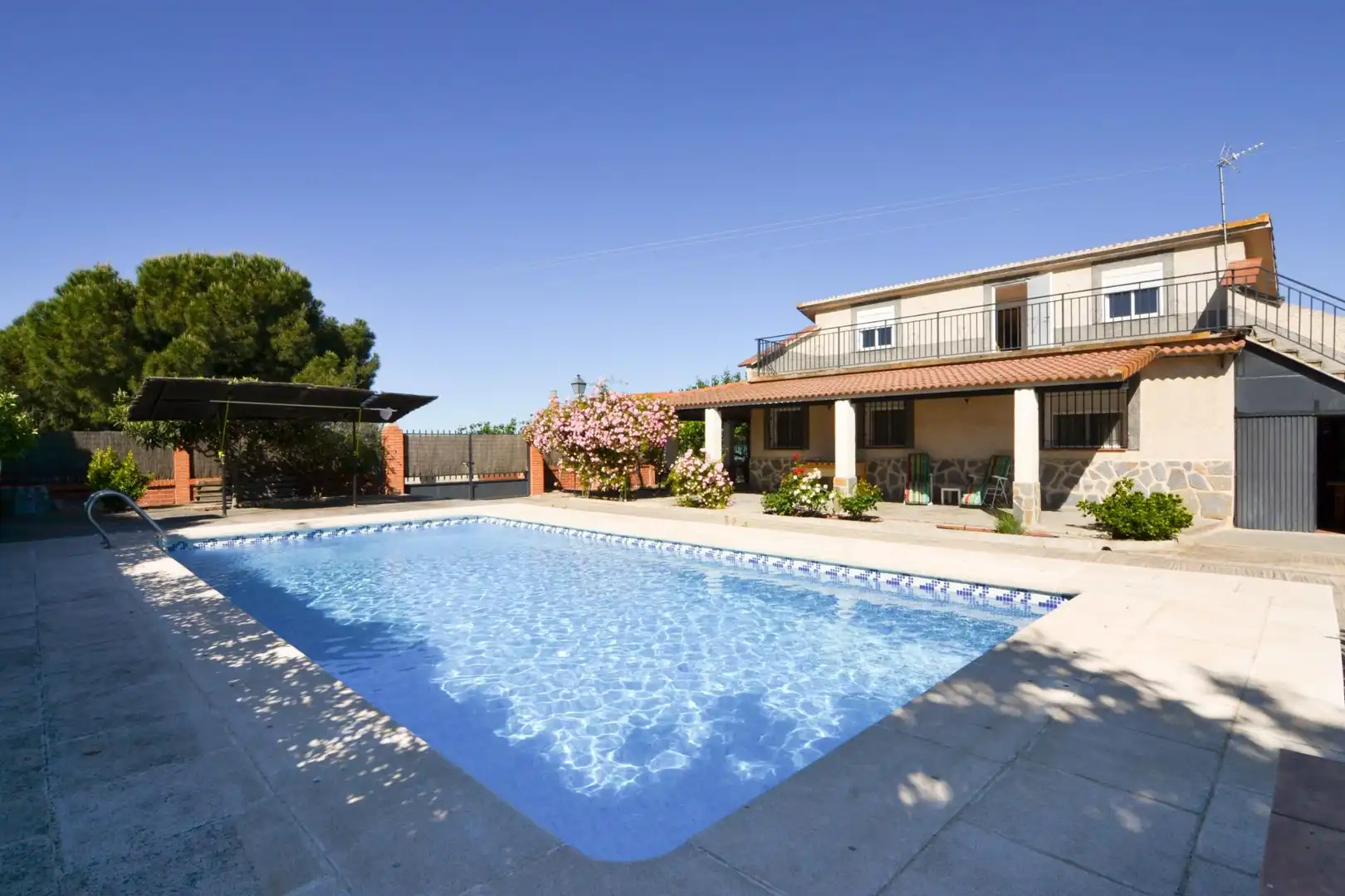 Schwimmbecken von Haus oder Chalet zum Verkauf in Casarrubios del Monte mit Heizung, Privatgarten und Terrasse