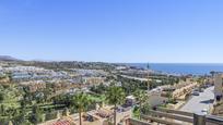 Vista exterior de Casa adosada en venda en Mijas amb Aire condicionat, Terrassa i Piscina