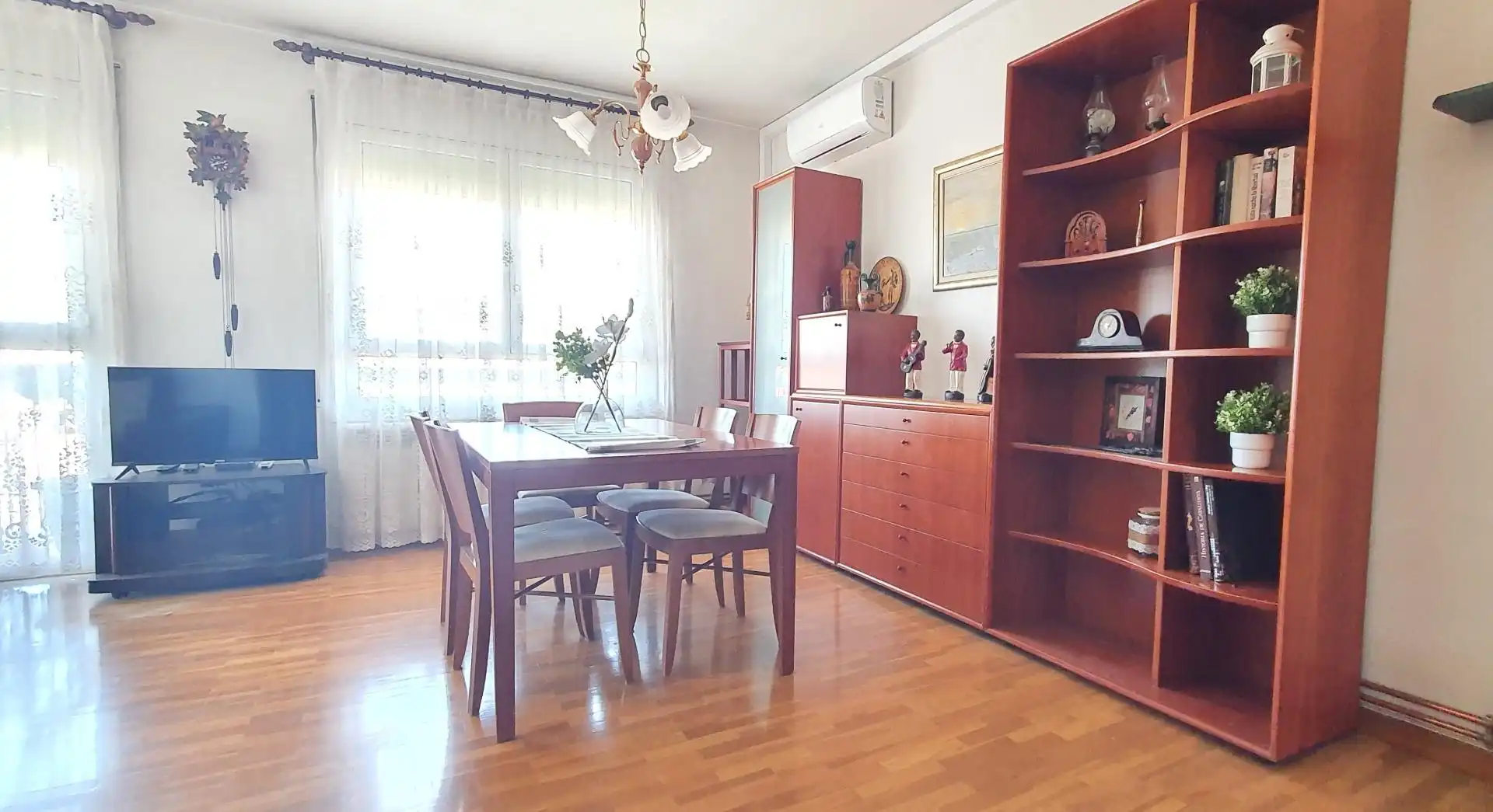 Living room of Flat for sale in Sabadell  with Air Conditioner and Balcony