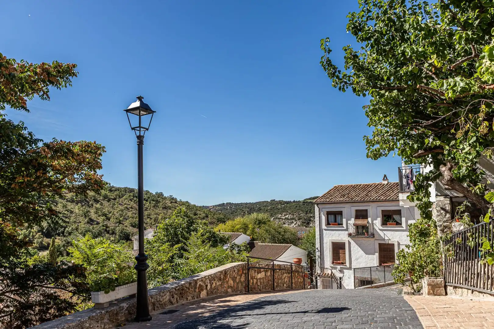 Außenansicht von Einfamilien-Reihenhaus zum Verkauf in Olmeda de las Fuentes mit Heizung und Terrasse