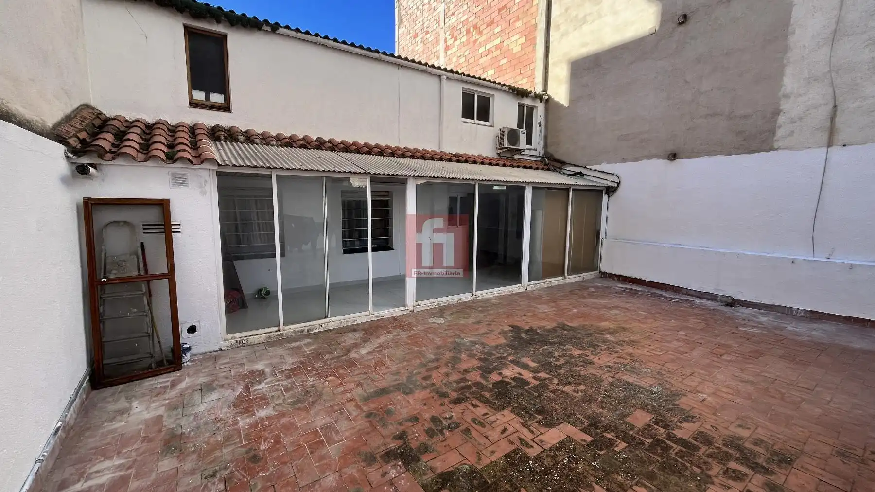 Vista exterior de Casa adosada en venda en Vilafranca del Penedès amb Aire condicionat, Calefacció i Terrassa
