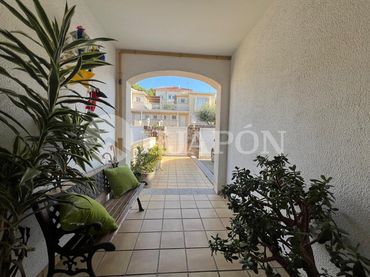 Semi-detached house with balcony for sale in Centre