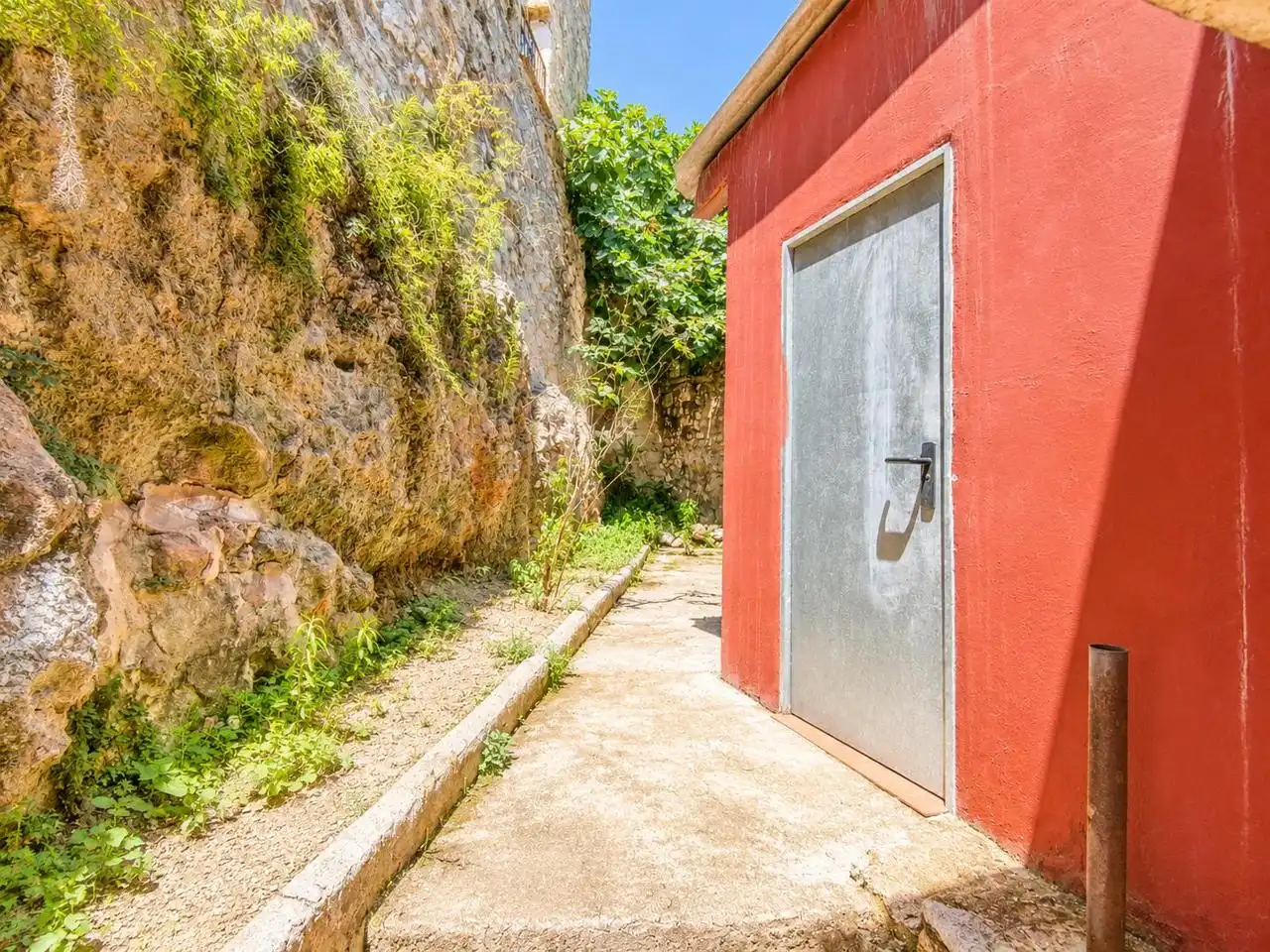 Vista exterior de Casa o xalet en venda en Oliva amb Jardí privat, Terrassa i Traster