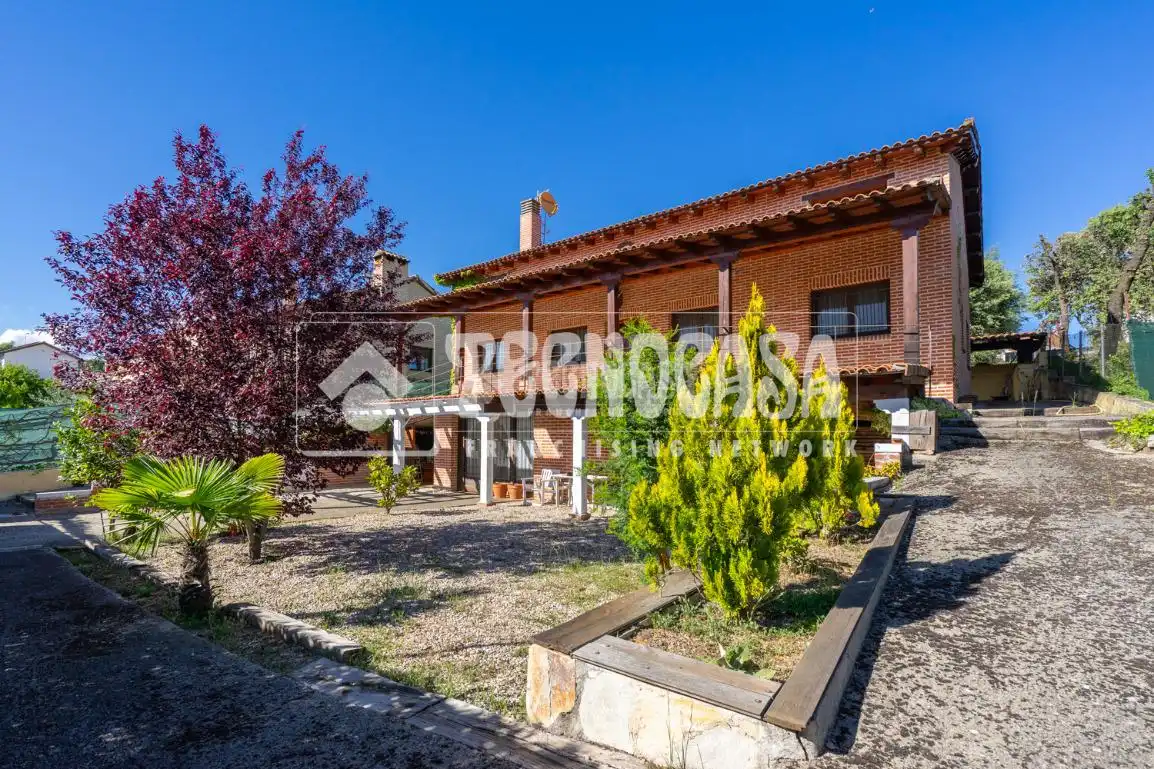 Vista exterior de Casa o chalet en venta en Guadalix de la Sierra con Calefacción, Jardín privado y Terraza