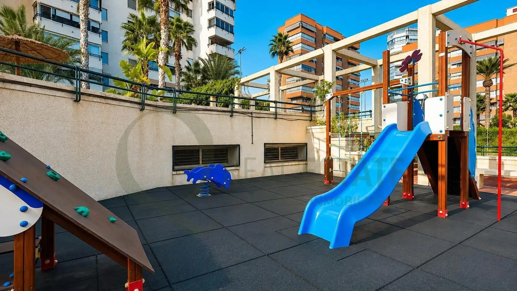 Terrasse von Wohnung zur Miete in El Campello mit Heizung, Privatgarten und Terrasse