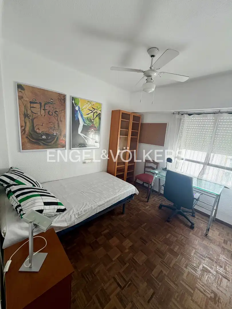 Habitación de Piso de alquiler en Valencia con Calefacción, Parquet y Amueblado