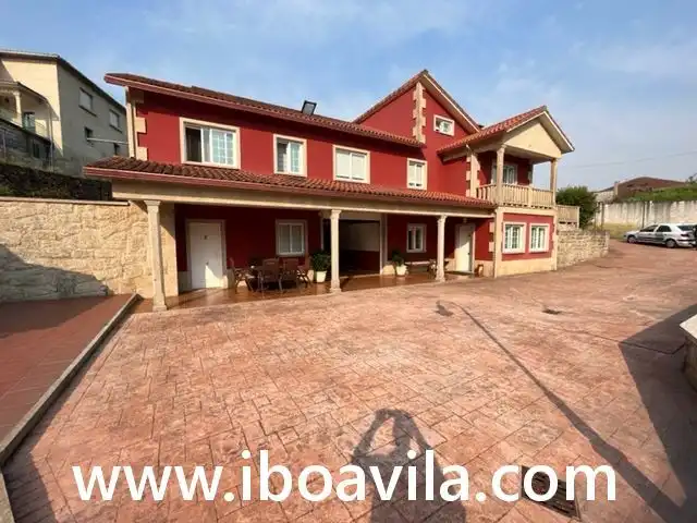 Vista exterior de Casa o xalet en venda en Pontevedra Capital  amb Jardí privat, Terrassa i Traster