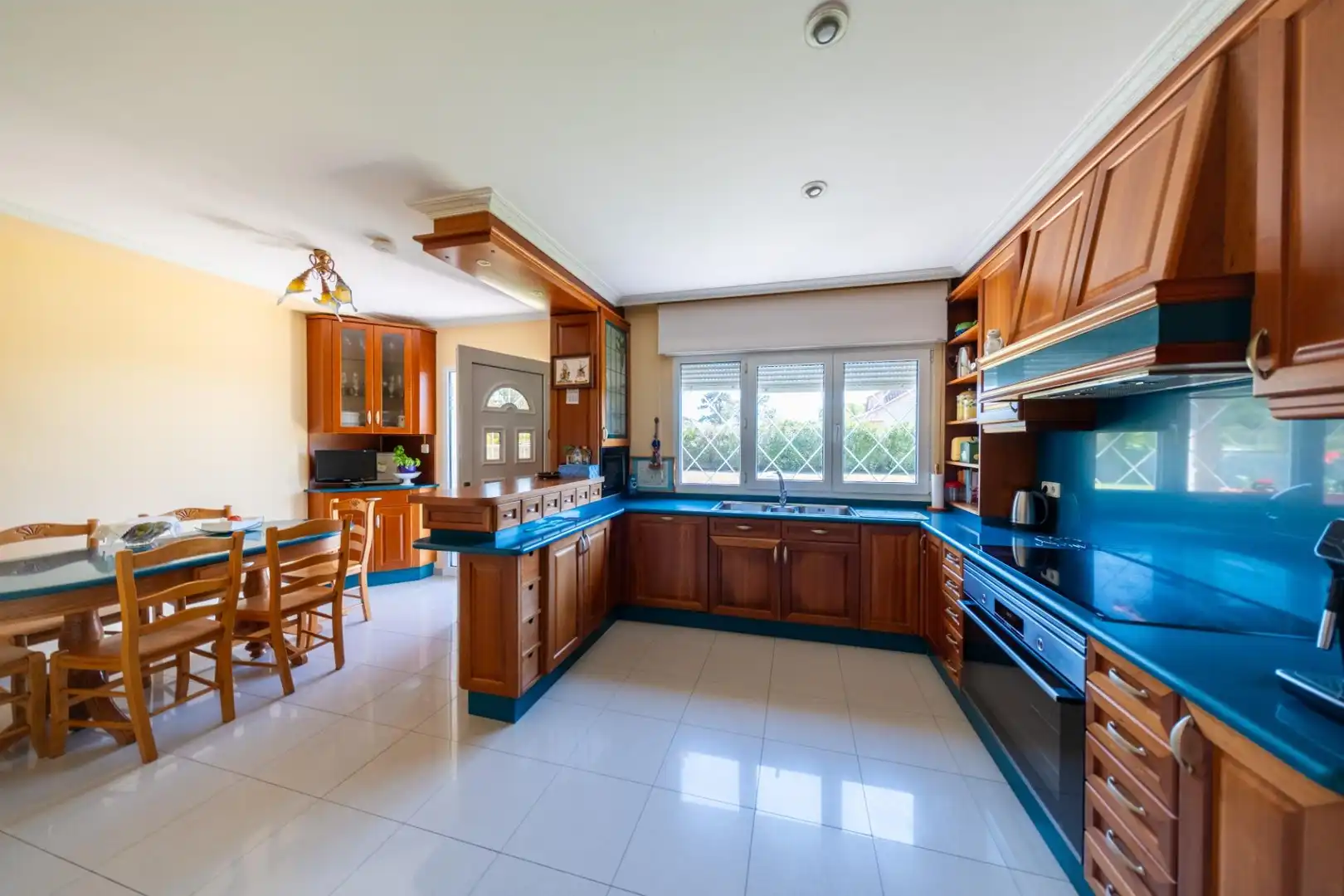 Cocina de Casa o chalet en venta en A Illa de Arousa  con Calefacción, Jardín privado y Terraza