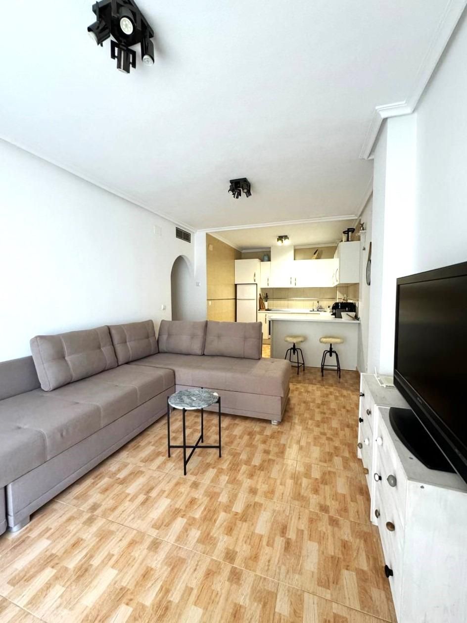 Sala d'estar de Apartament de lloguer en Torrevieja amb Aire condicionat i Balcó