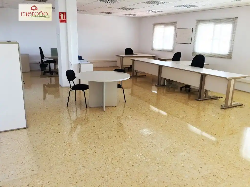 Oficina amb ascensor de lloguer a Jubalcoi