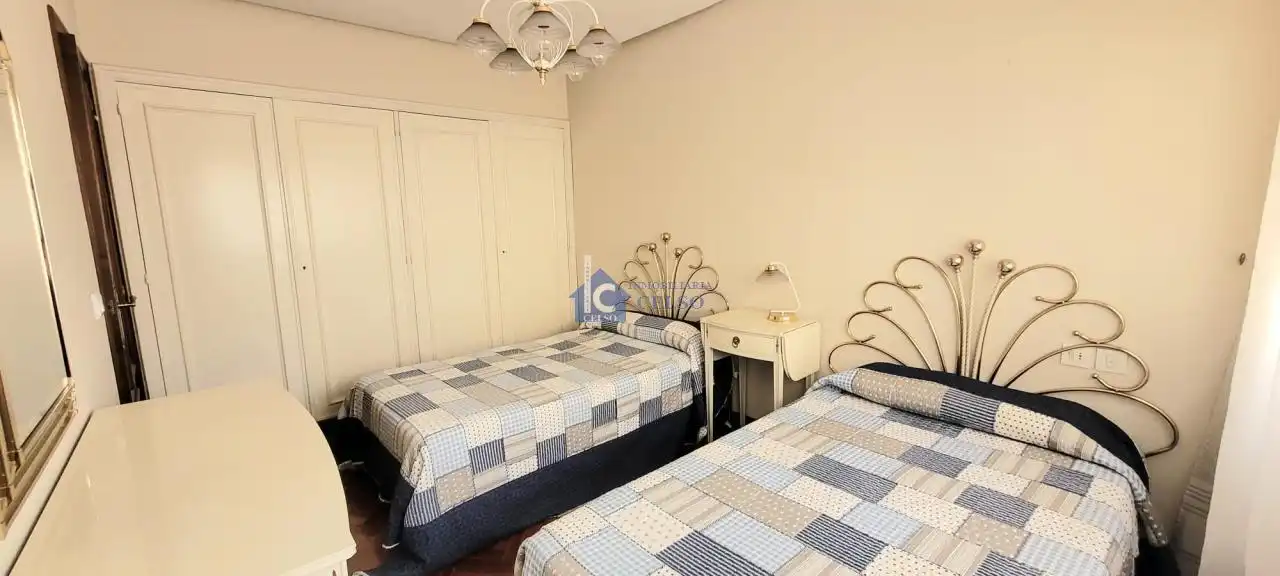 Habitación de Piso en venta en Ourense Capital  con Calefacción y Amueblado