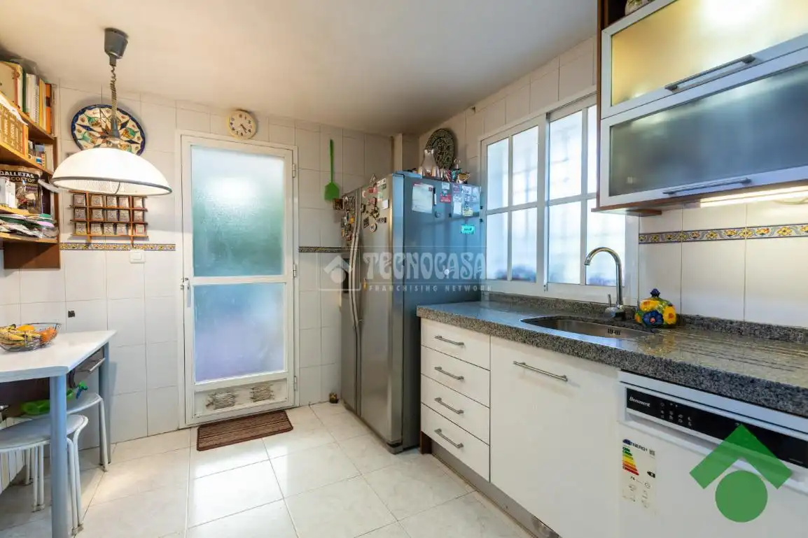 Küche von Haus oder Chalet zum Verkauf in Albolote mit Privatgarten, Terrasse und Schwimmbad