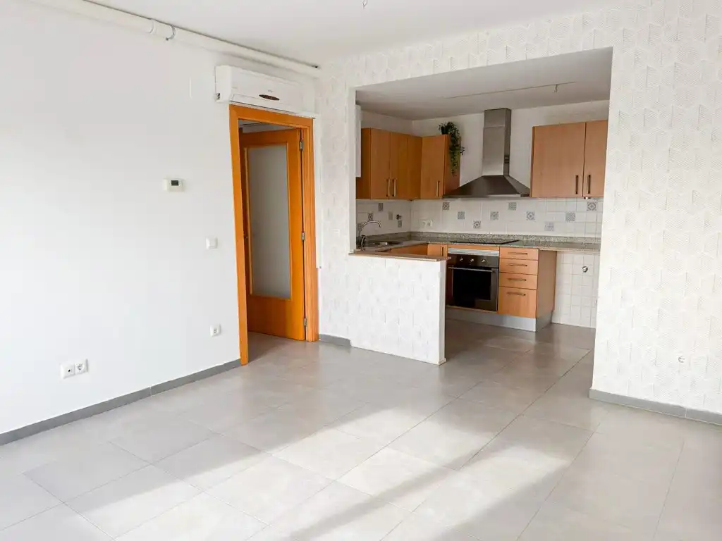 Cuina de Dúplex en venda en Figueres amb Aire condicionat i Moblat