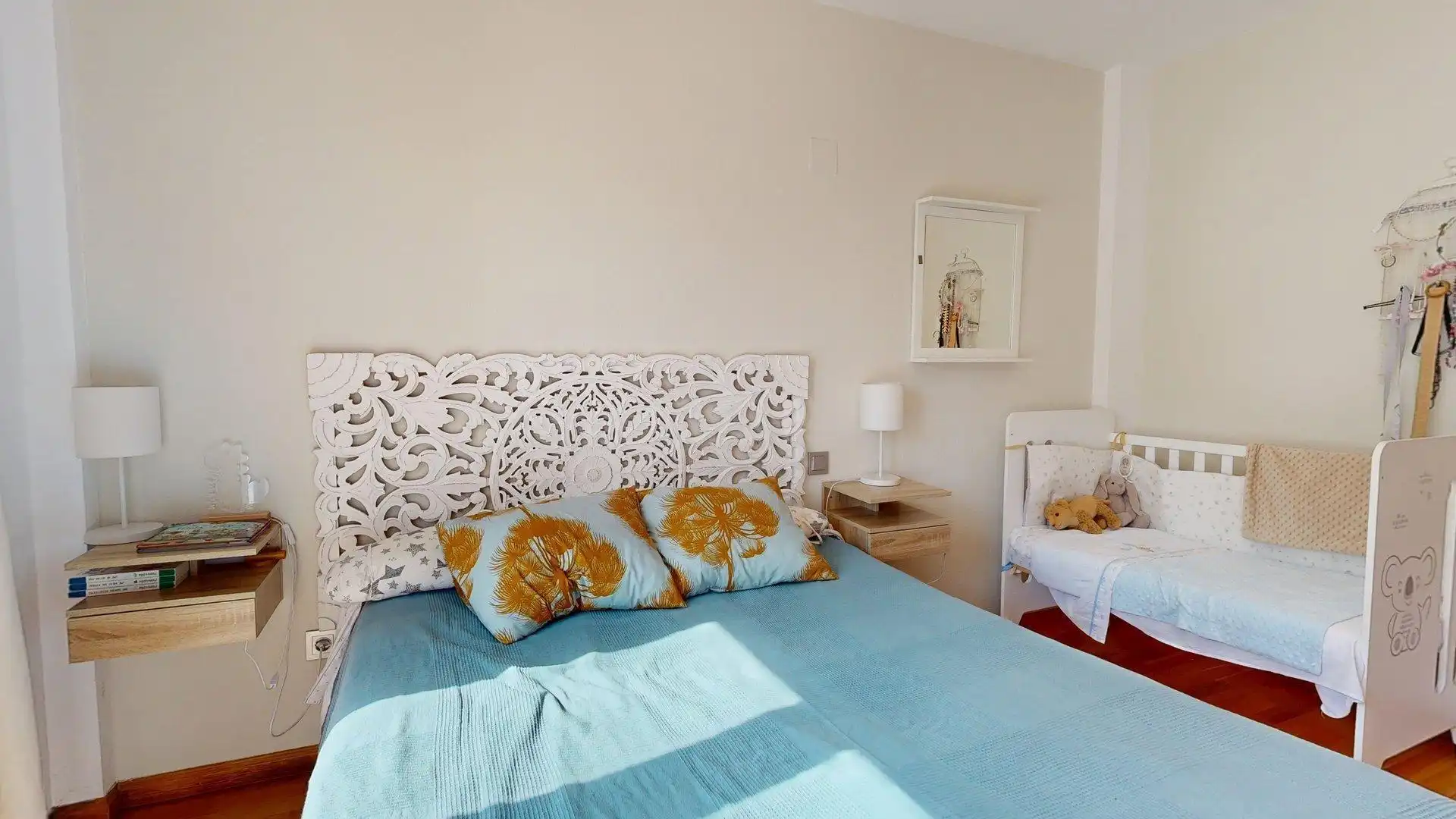 Habitación de Casa adosada en venta en Zaragoza con Calefacción, Jardín privado y Terraza