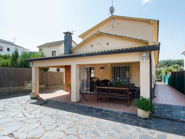 Casa amb jardí en venda a Sant Fost de Campsentelles