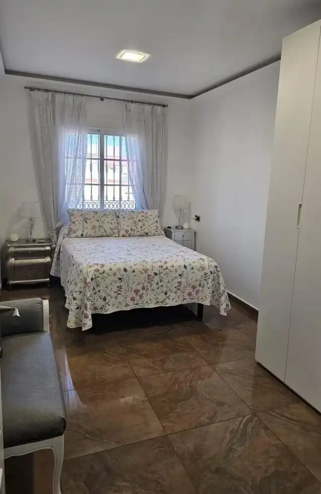 Dormitori de Casa adosada en venda en Totana amb Aire condicionat, Moblat i Balcó