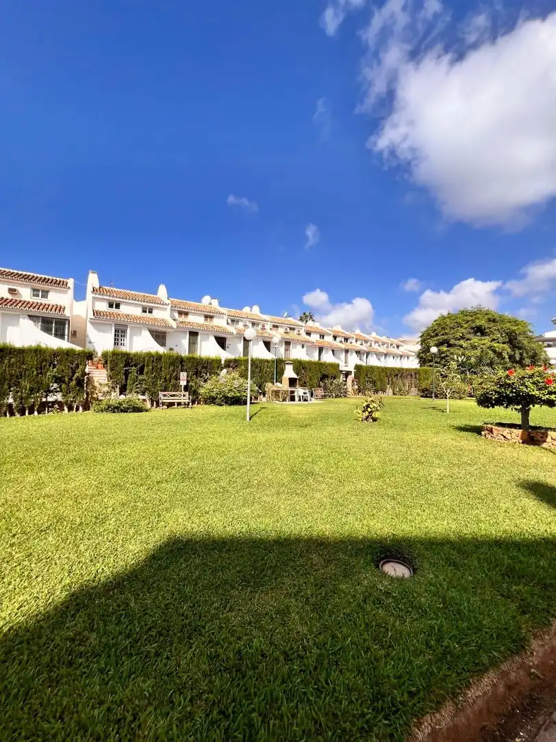 Vista exterior de Ático en venta en Mijas con Aire acondicionado, Calefacción y Jardín privado