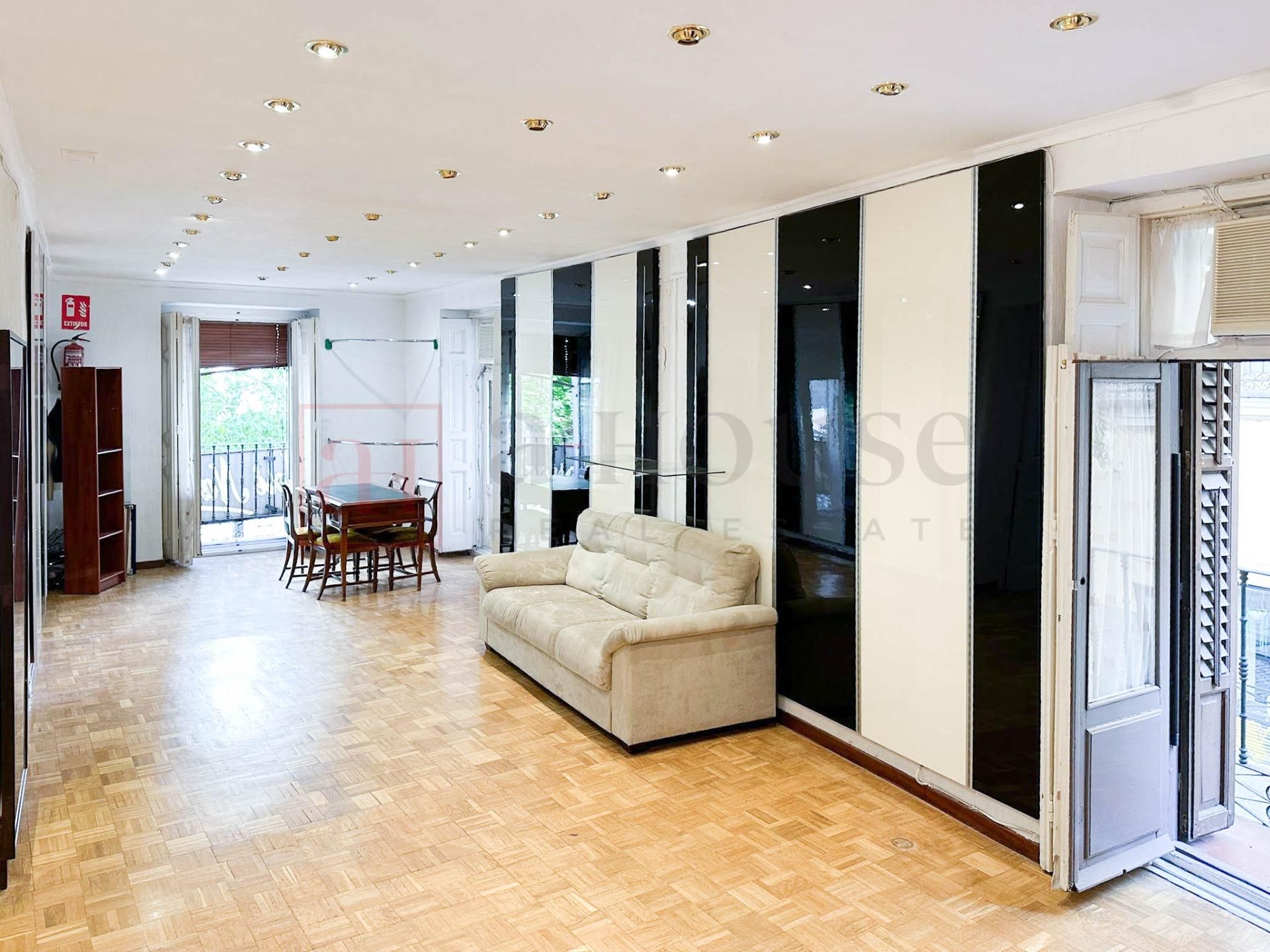 Sala de estar de Piso en venta en  Madrid Capital con Aire acondicionado, Calefacción y Parquet