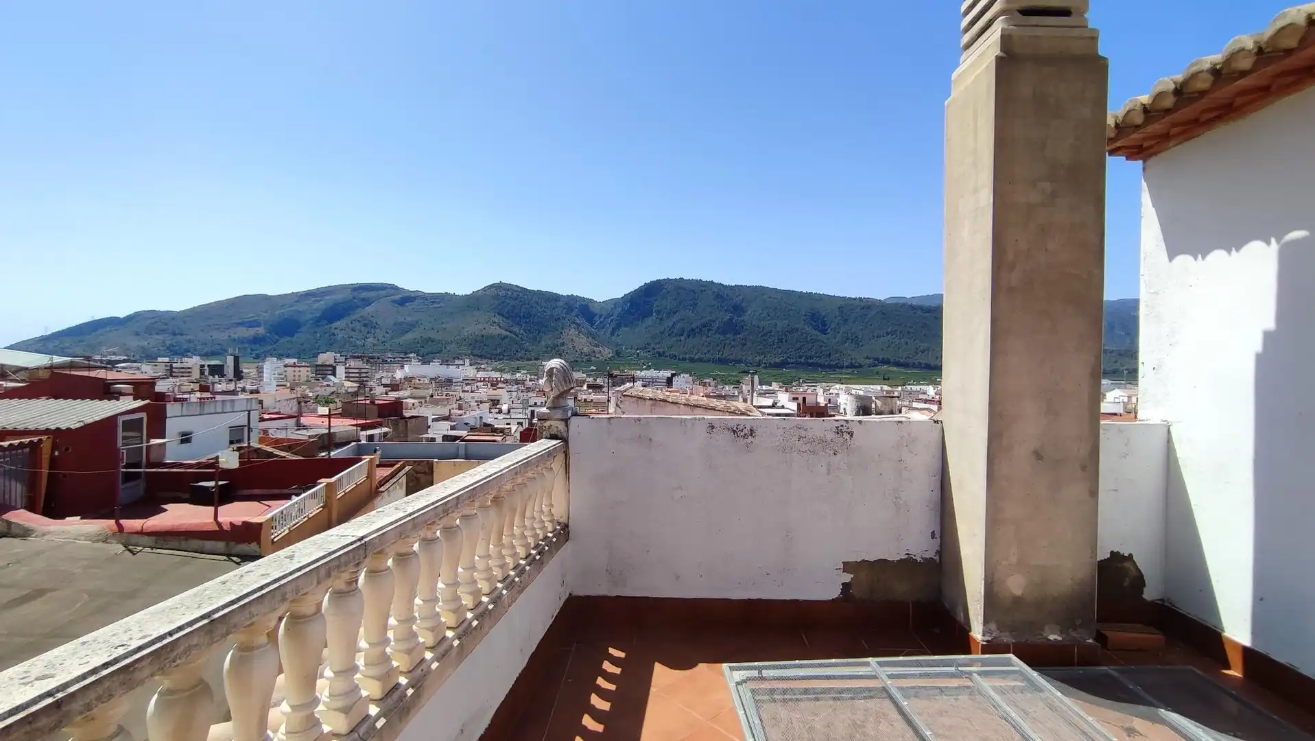 Vista exterior de Casa o xalet en venda en Tavernes de la Valldigna amb Aire condicionat, Terrassa i Traster