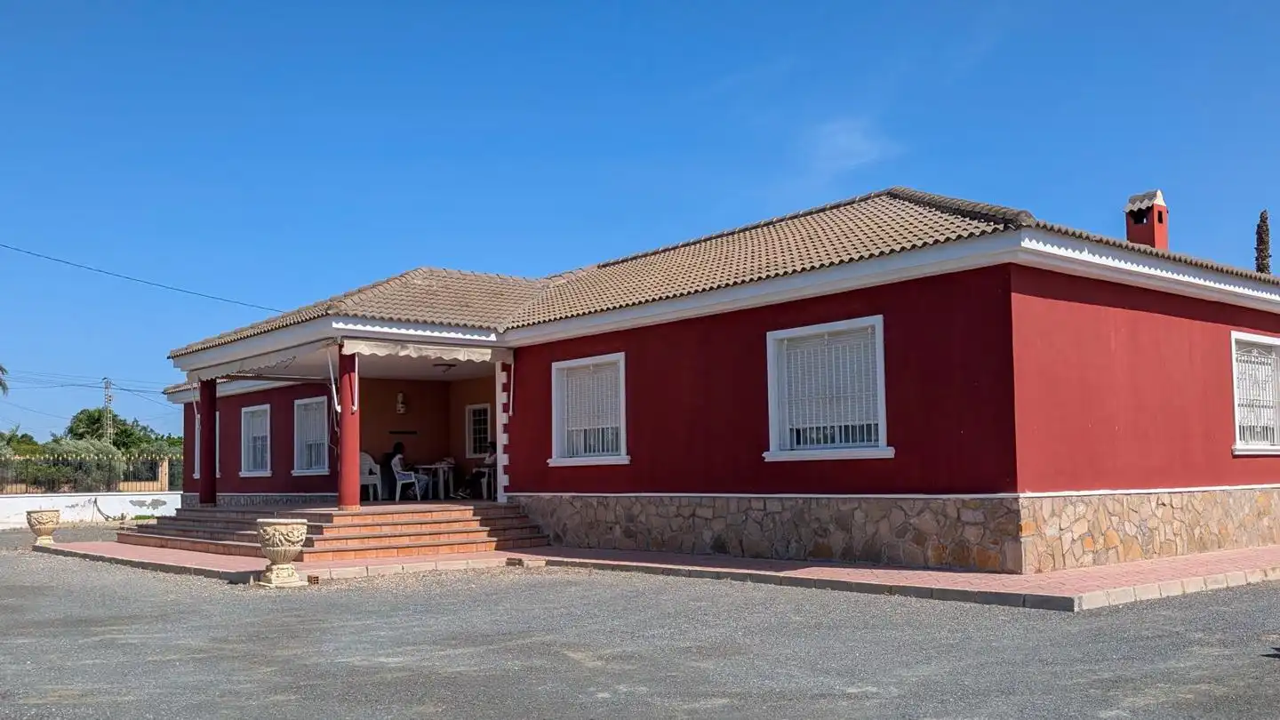 Vista exterior de Casa o xalet en venda en Elche / Elx amb Aire condicionat, Jardí privat i Terrassa