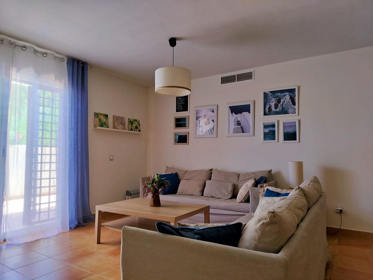 Sala d'estar de Apartament de lloguer en La Alcaidesa amb Terrassa i Traster