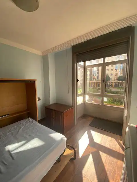 Dormitori de Pis en venda en Oviedo  amb Calefacció i Traster