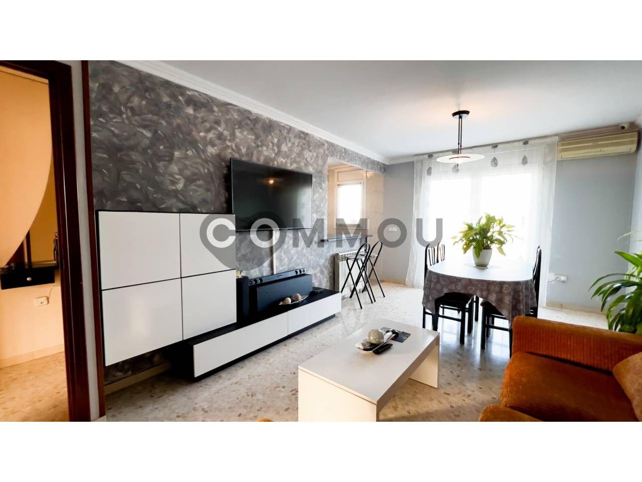 Sala d'estar de Casa adosada en venda en Vic amb Aire condicionat, Calefacció i Jardí privat