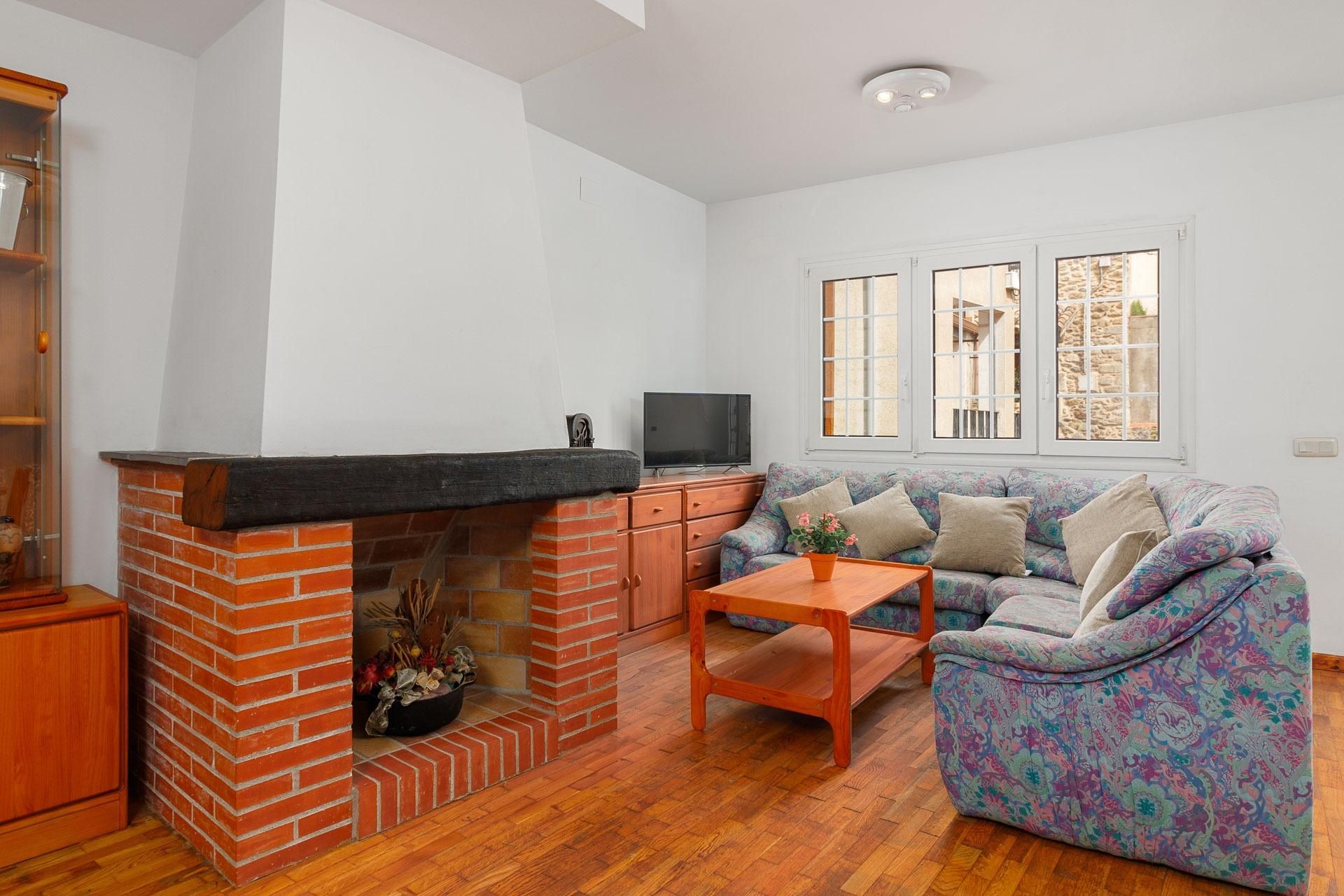 Living room of Single-family semi-detached for sale in Maçanet de Cabrenys  with Heating, Private garden and Parquet flooring