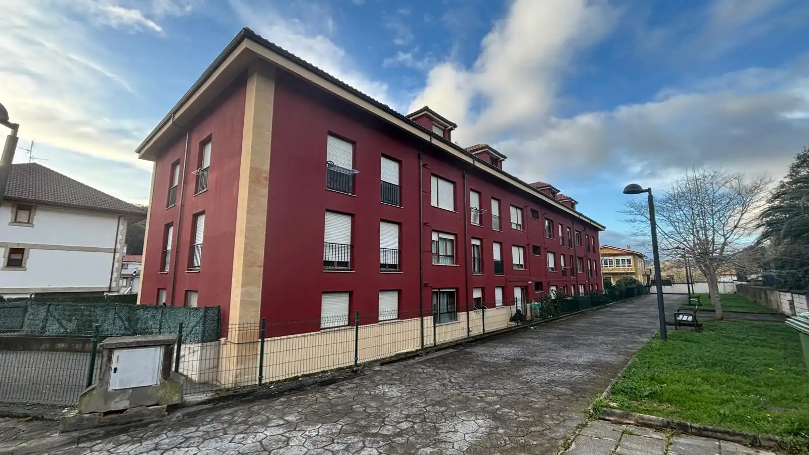 Außenansicht von Wohnung zum Verkauf in Ramales de la Victoria mit Heizung, Terrasse und Möbliert