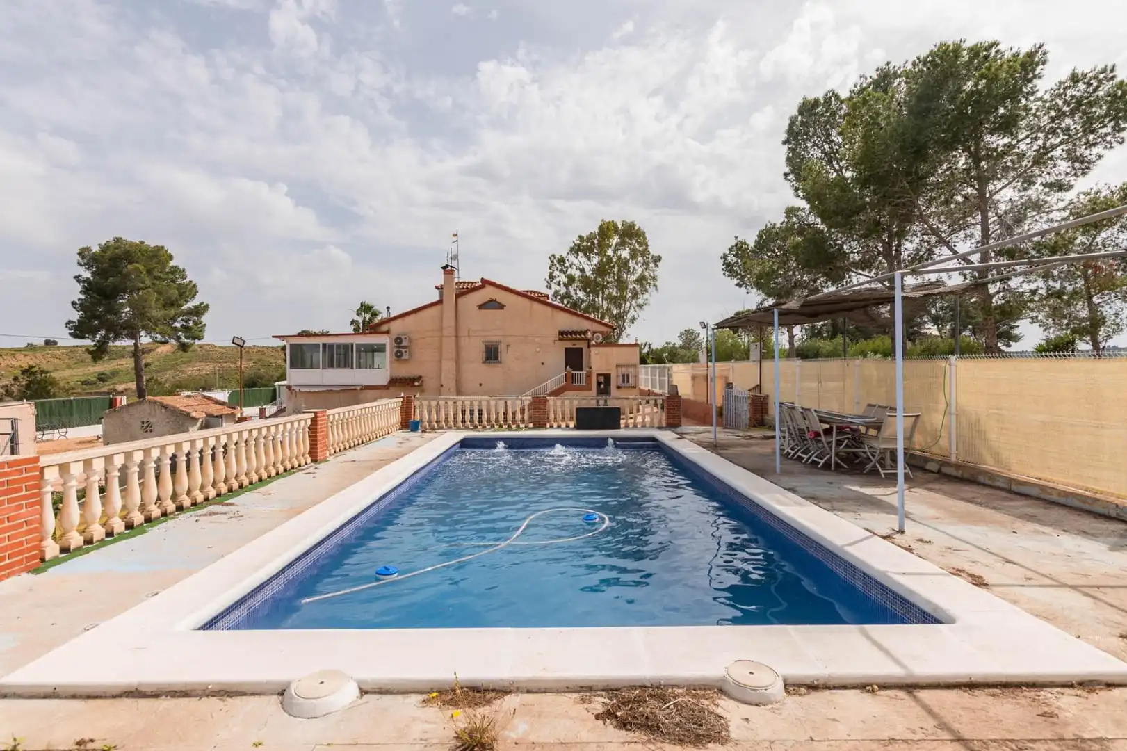 House with pool for sale in Urbanizacion de Periquitos Sur 7