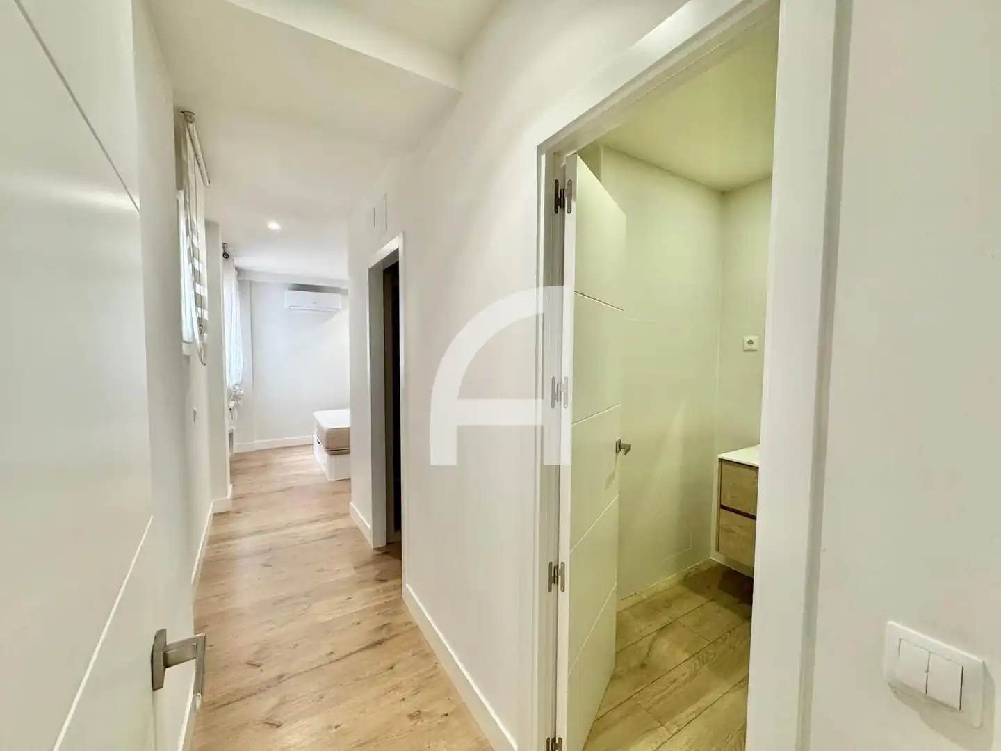 Flat for share in Madrid  with Air Conditioner, Heating and Furnished
