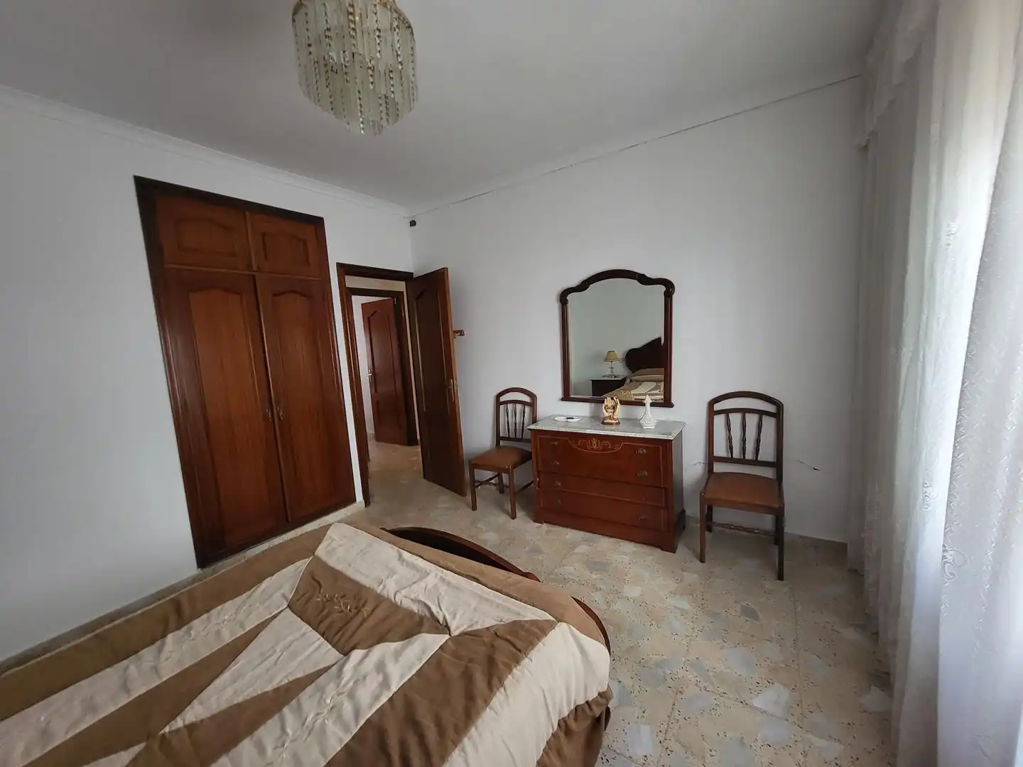 Dormitori de Casa o xalet en venda en Sisante amb Calefacció, Terrassa i Moblat