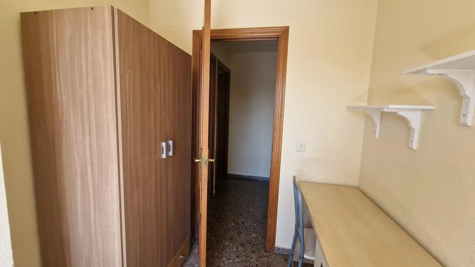 Flat for rent in Sax  with Furnished and Balcony