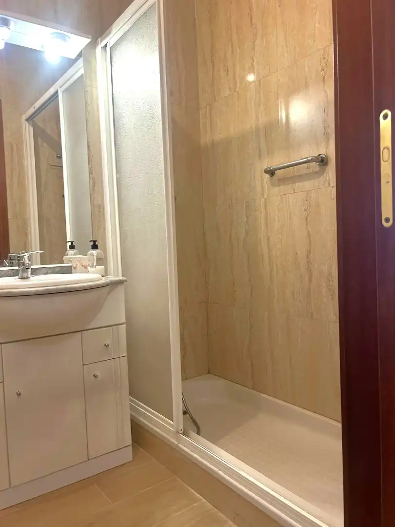 Bathroom of Flat for share in Murcia  with Air Conditioner, Heating and Furnished