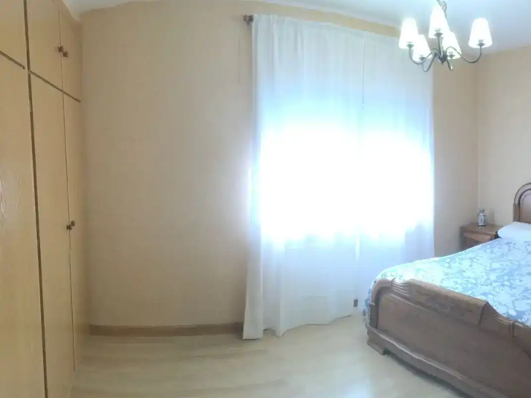 Schlafzimmer von Wohnung zum Verkauf in Cobisa mit Klimaanlage, Privatgarten und Parkett