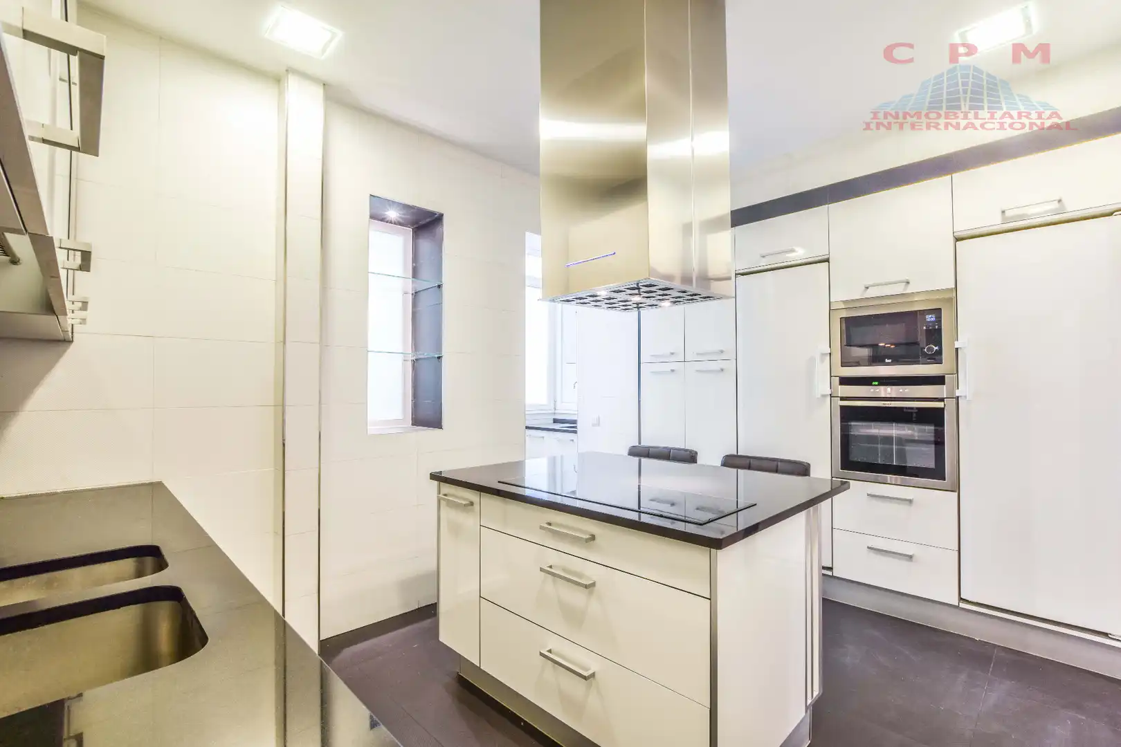 Kitchen of Flat for rent in Madrid  with Air Conditioner, Heating and Parquet flooring