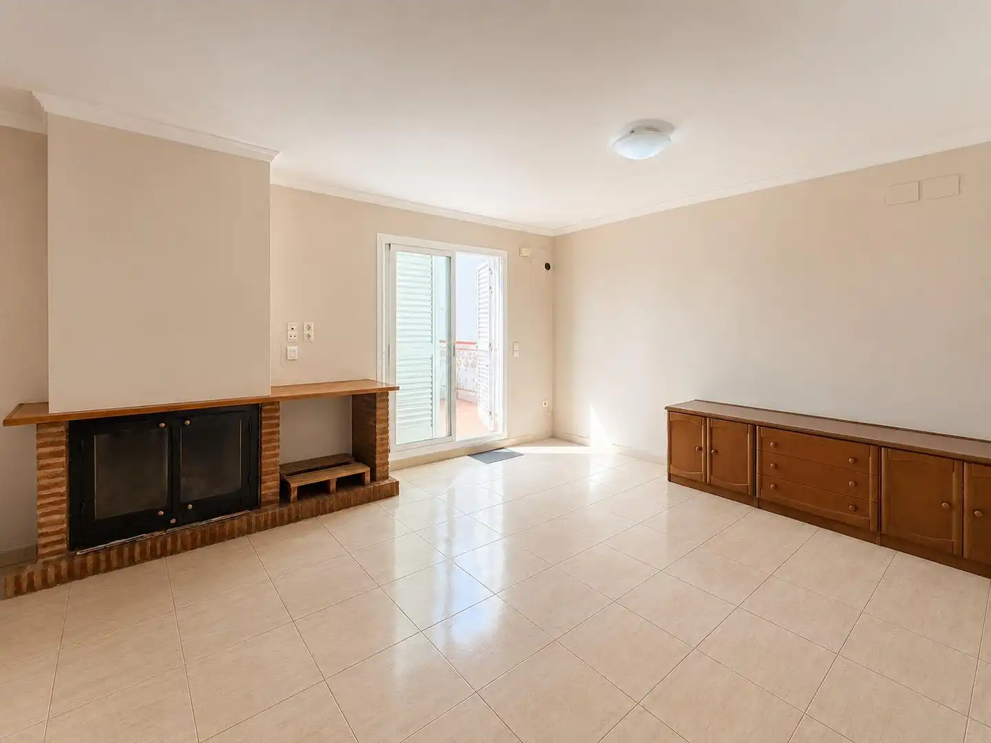 Sala d'estar de Casa adosada en venda en Enguera