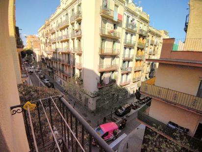 Exterior view of Flat for sale in  Barcelona Capital  with Air Conditioner, Parquet flooring and Oven