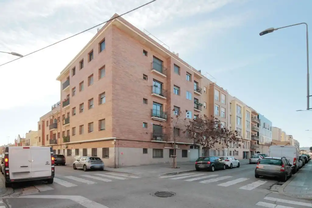 Außenansicht von Gebäude zum Verkauf in Sabadell