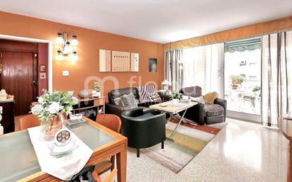 Sala d'estar de Pis en venda en Cerdanyola del Vallès amb Balcó