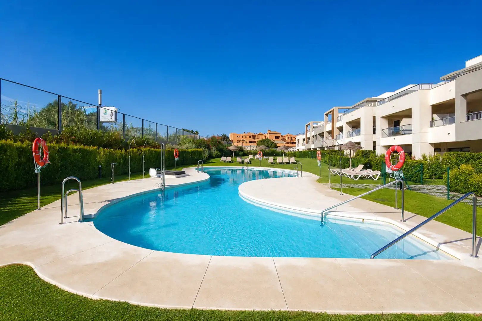 Piscina de Planta baja en venta en Casares con Aire acondicionado, Jardín privado y Terraza