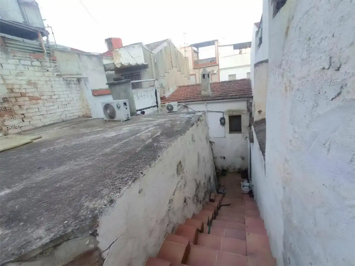 Vista exterior de Casa adosada en venda en Linares