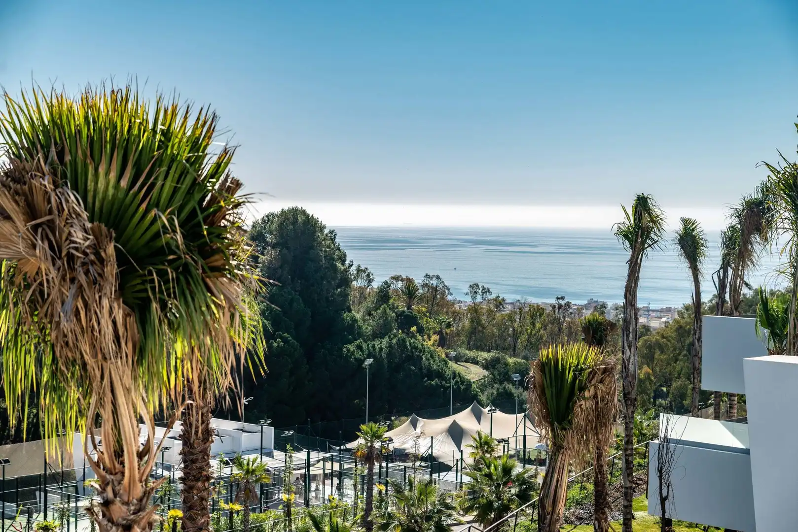 Vista exterior de Planta baja en venta en Estepona con Aire acondicionado, Calefacción y Jardín privado
