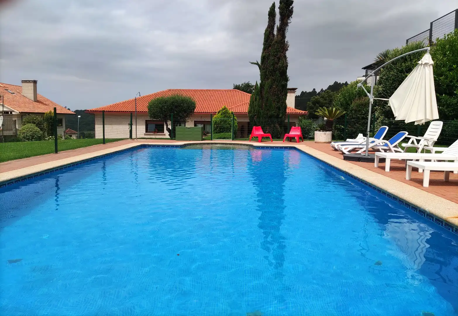 Piscina de Casa o xalet en venda en Gondomar amb Jardí privat, Parquet i Terrassa