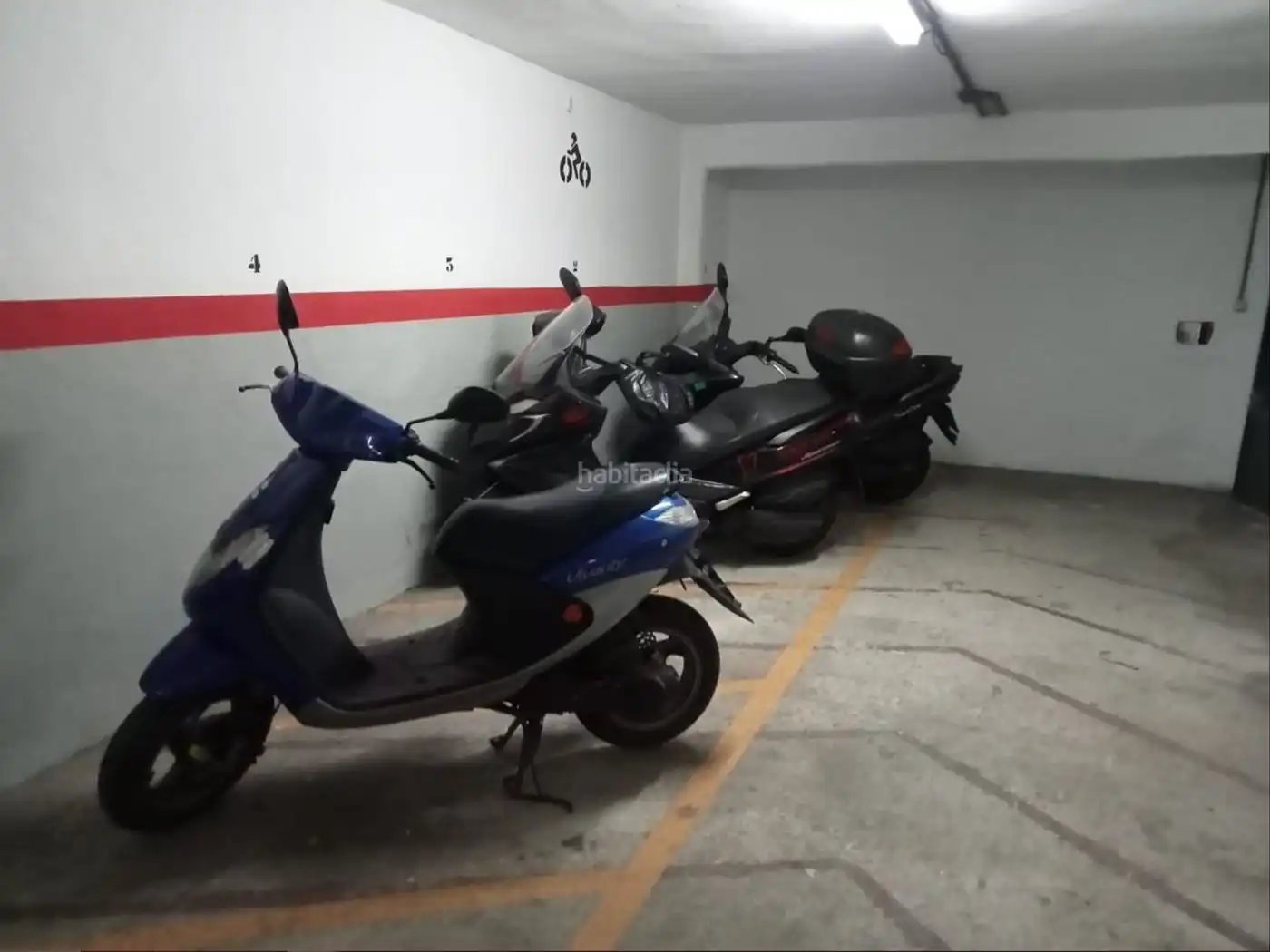 Motorradstellplatz zur Miete in Carrer del Periodista Gil Sumbiela 64, imagen 3